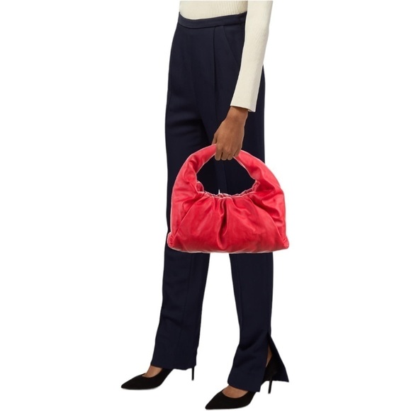 Bottega Veneta | The Medium Shoulder Pouch in Red Leather - Picture 2 of 11